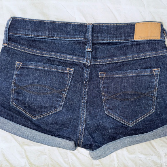 Women’s shorts - Picture 2 of 2